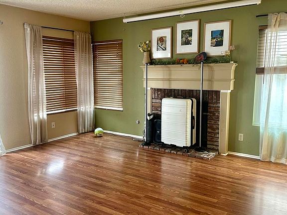 3rd image of 29065 Lake Ridge Ln