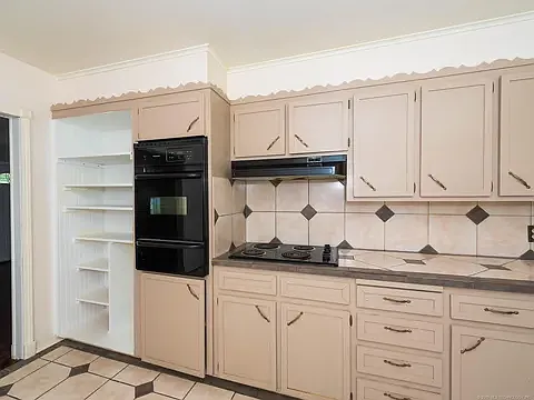 10208 E 7th St — Photo 34