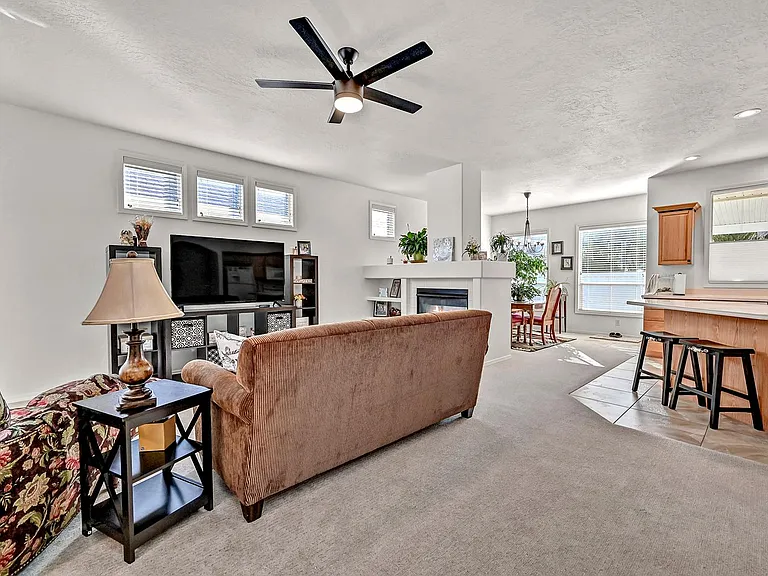 9745 W Sleepy Hollow Ln — Photo 5