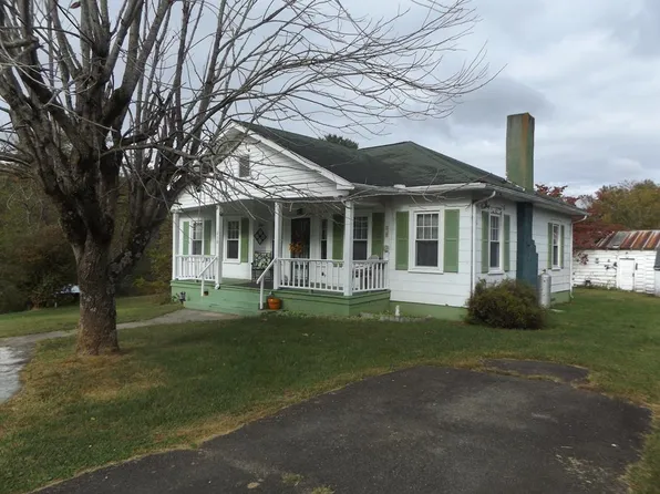 210 Hampton St, Fries, VA 24330