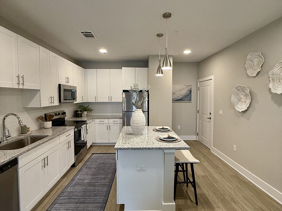 1st image of 350 Laurel Dr #1302