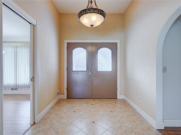 3rd image of 4 Pin Hook Ln