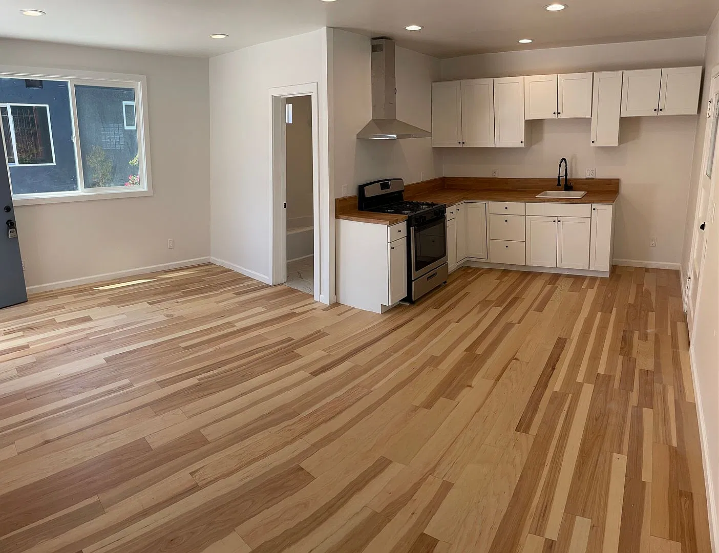 Comfortable and Classic Living in Lincoln Heights at 2216 Griffin Avenue — Photo 1