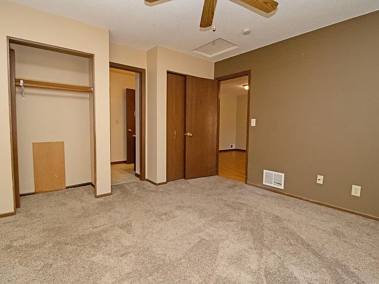 4215 Sylvia Ln S — Photo 14