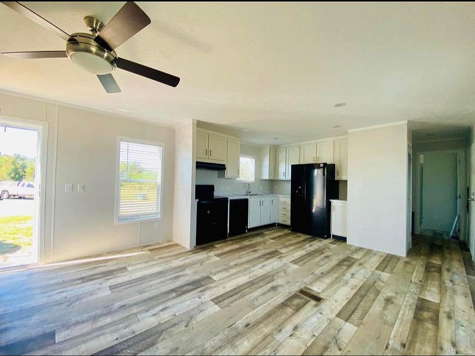 1st image of 600 Holly Dr
