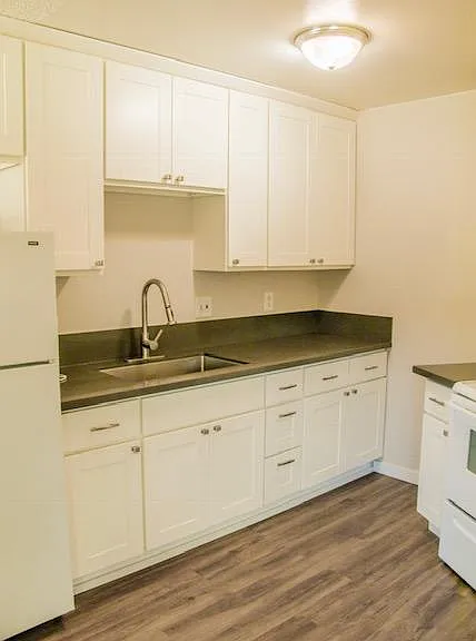 Hillcrest Apartments — Photo 5