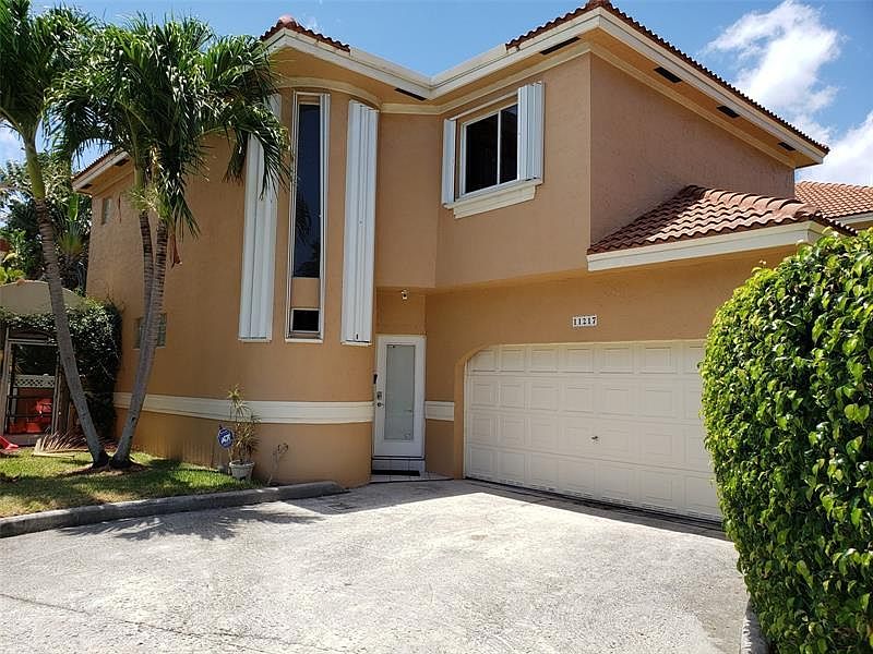 1st image of 11215 Lakeview Dr