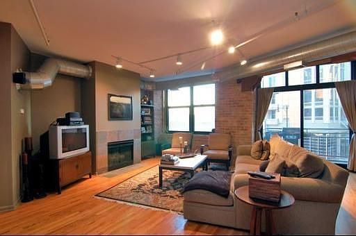 2nd image of 520 W Huron St #Pub18