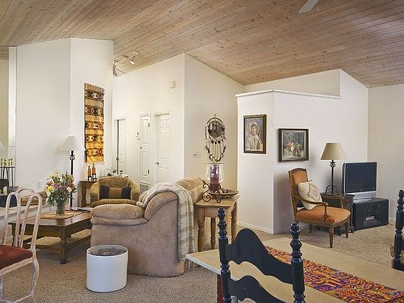 3rd image of 1401 Royal Oak Cir