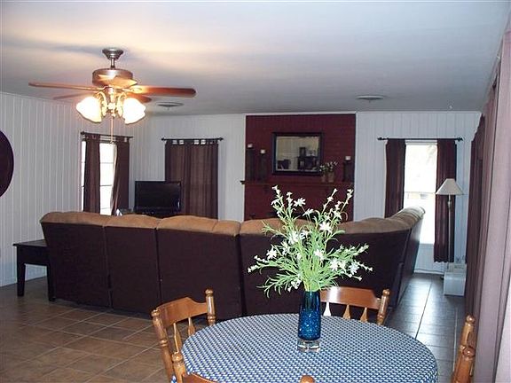 4th image of 1302 W Avenue B