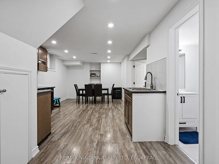 8511 Jennifer Cres — Photo 25