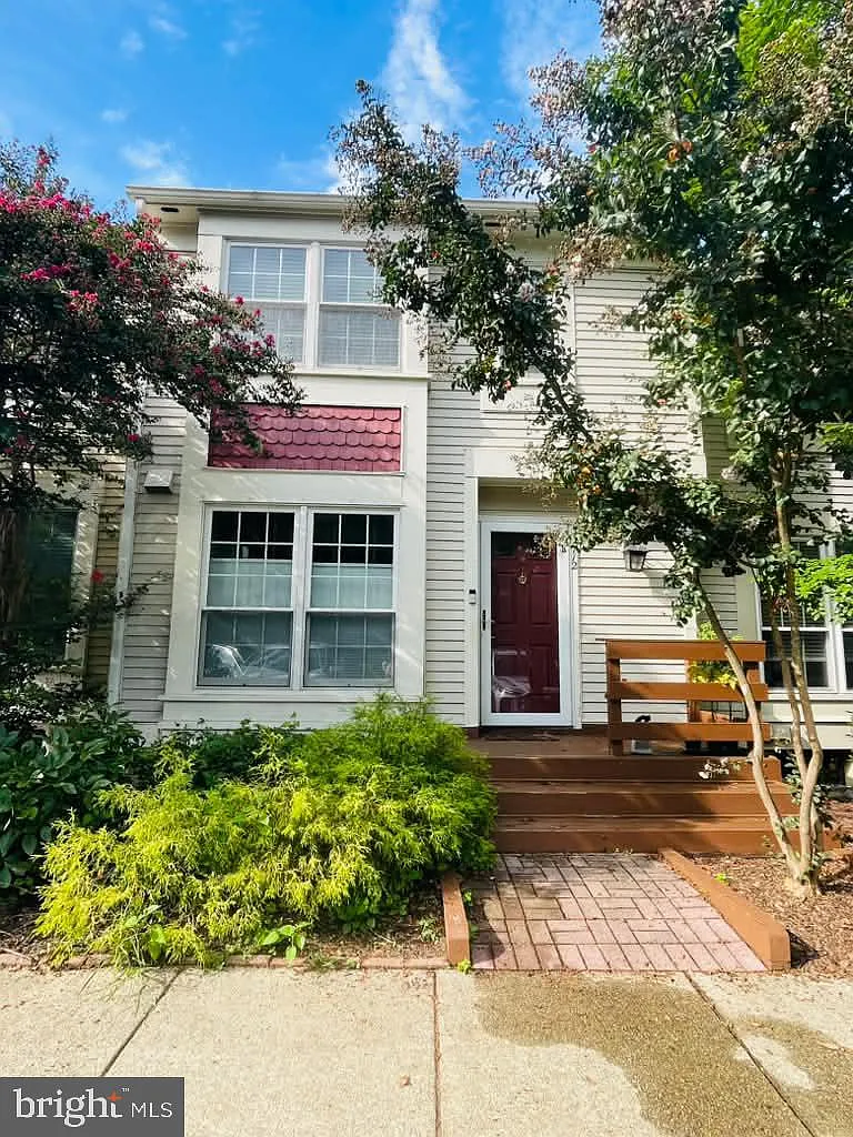 3 bed, 3.5 bath, 1188 sqft, $3,300 — Photo 1