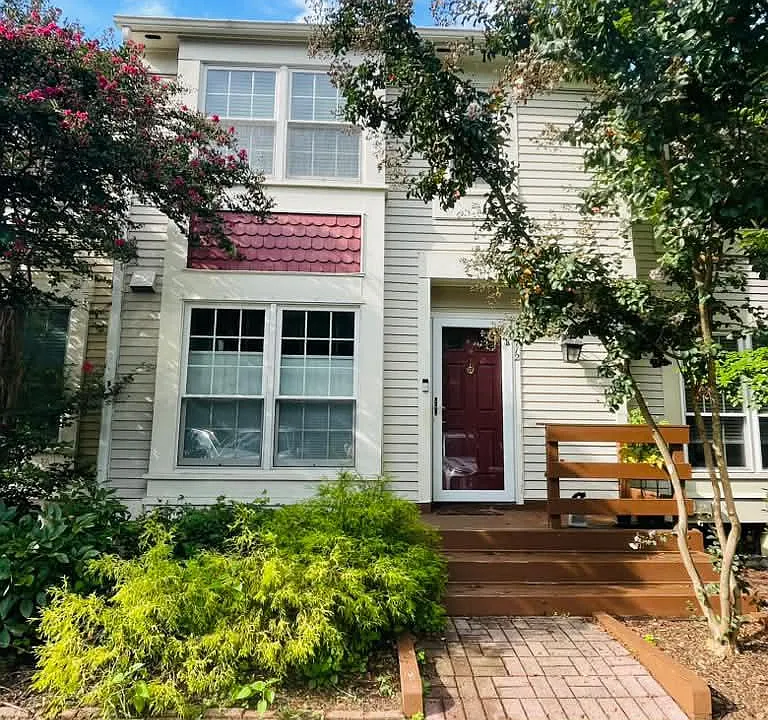 5712 Medallion Ct