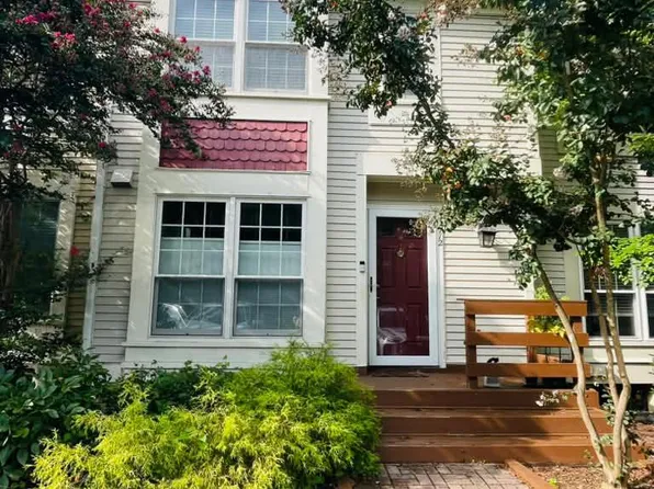 5712 Medallion Ct, Alexandria, VA 22303