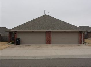 914 SW 36th St, Moore, OK 73160