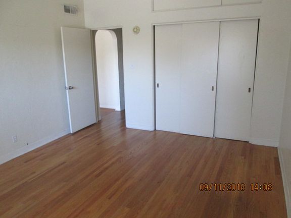 3rd image of 916 Carlisle Blvd SE