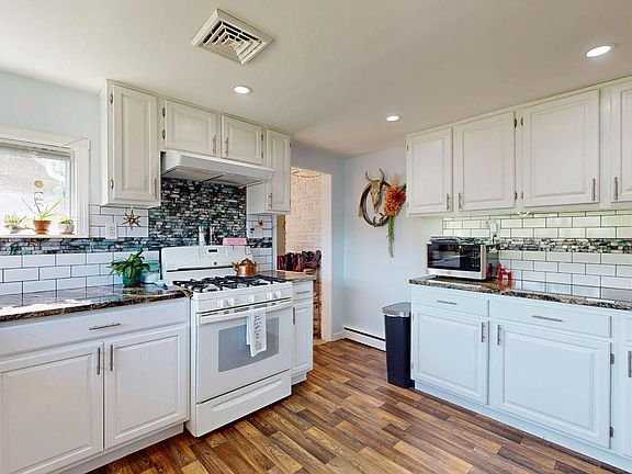 5th image of 147 W Hampton St