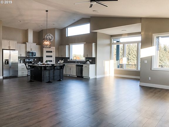 4th image of 174 Basswood Dr