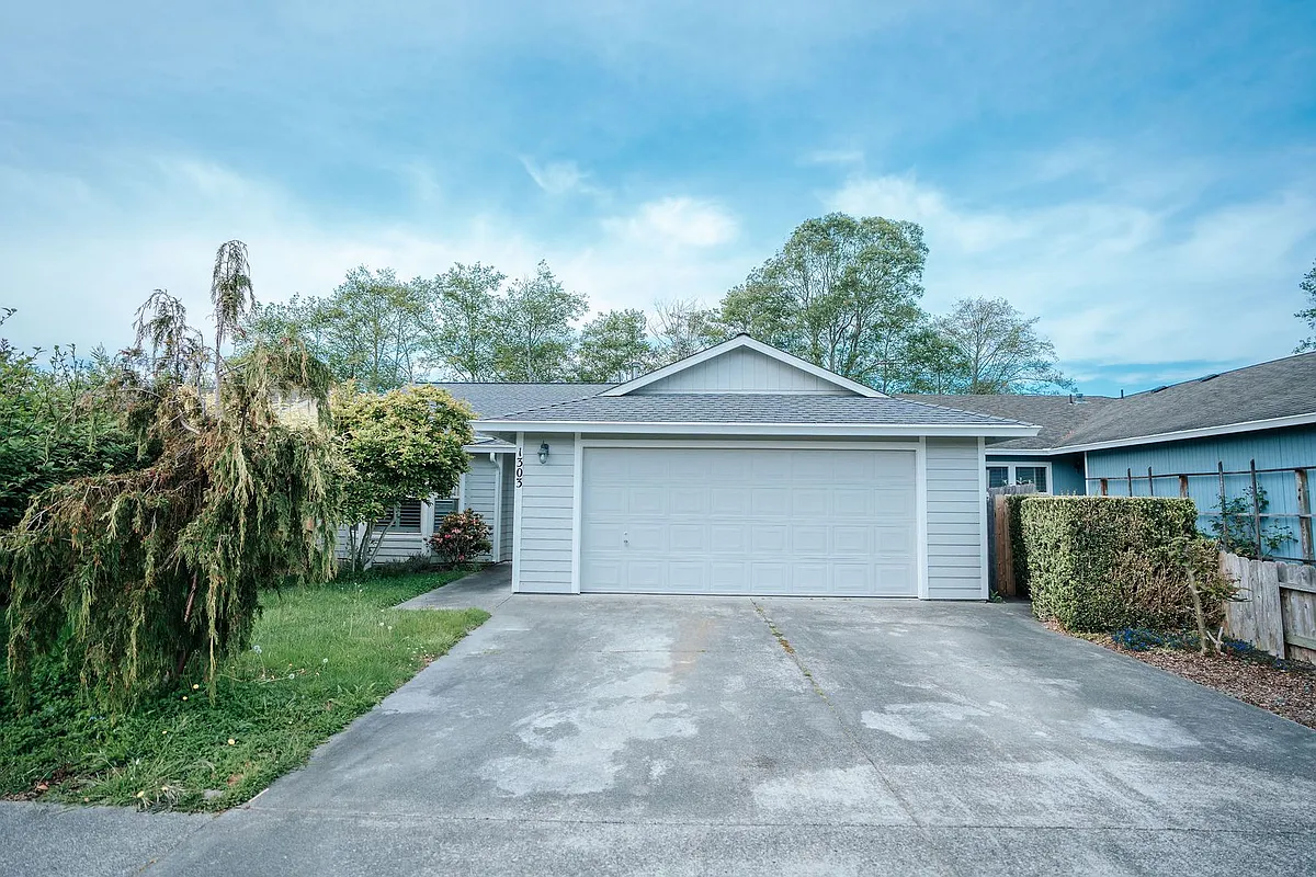 Building Photo - 1303 Chaparral Dr