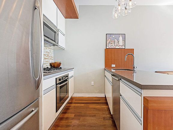 4th image of 129 Meserole St APT 3B