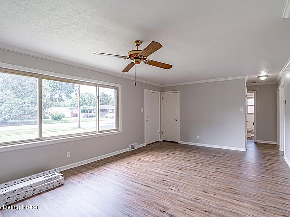 5th image of 7807 Axtell Ave