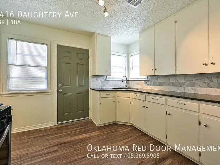 1416 Daugherty Ave — Photo 11