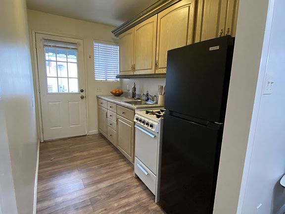 5th image of 1034 N San Antonio Ave
