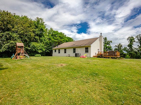 4th image of 195 Country Ln
