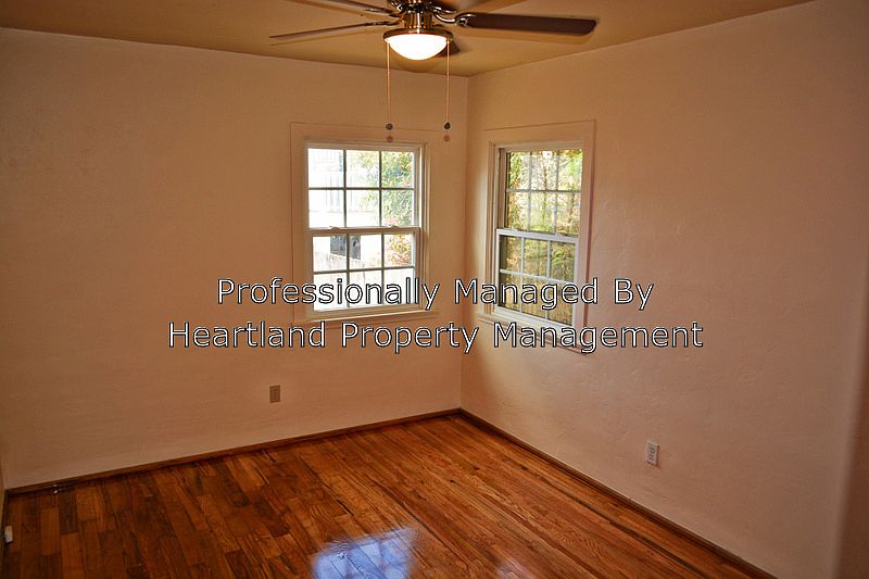 2nd image of 4425 Mentone St