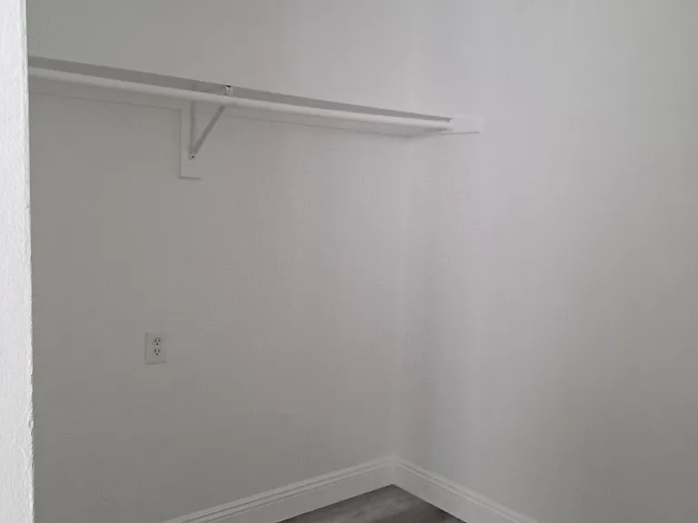 Hollywood Heritage Apartments — Photo 7