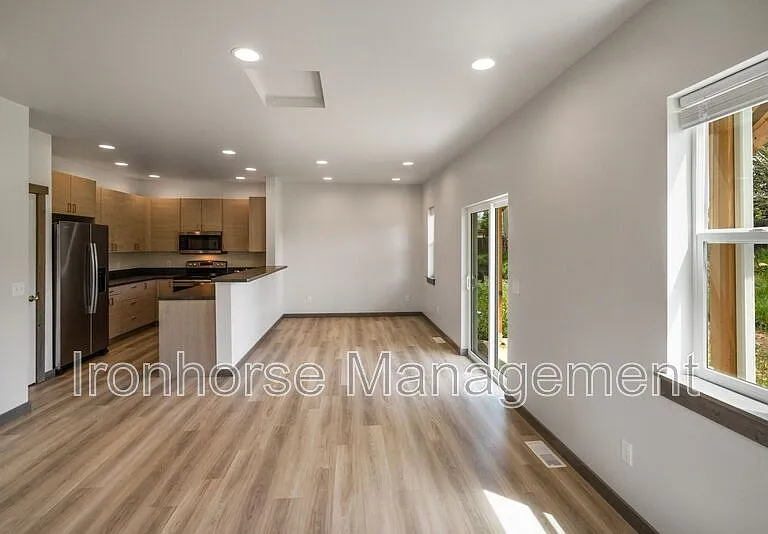 2954 W Babcock St #B — Photo 7
