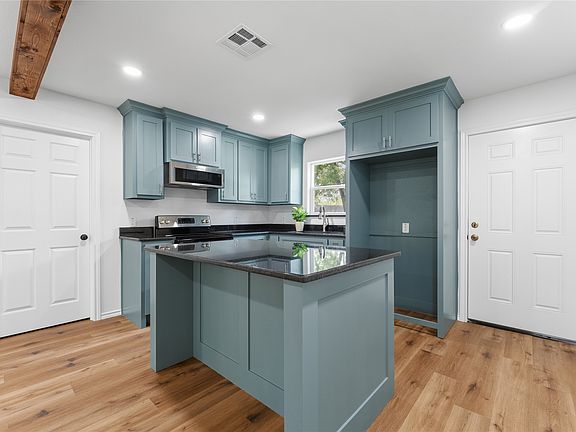 3rd image of 2732 McKenzie Ave