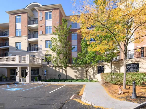 327 Carson Ter #327, Huntingdon Valley, PA 19006