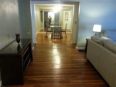 4th image of 2418 Lynn Ave