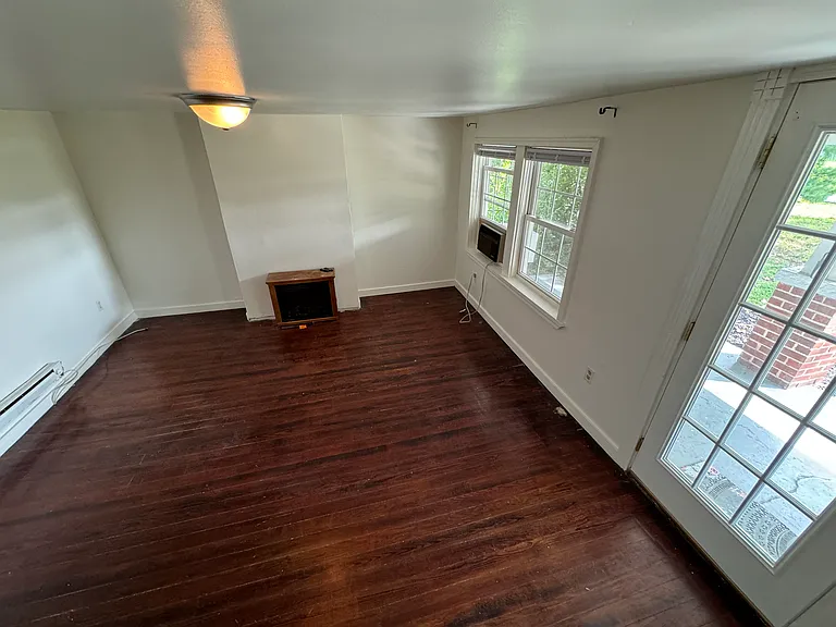 1005 Manning Dr — Photo 3