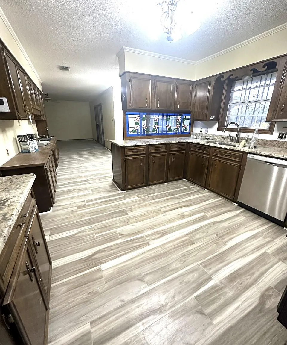 3 bed, 2.5 bath, 2598 sqft, $2,500 — Photo 2