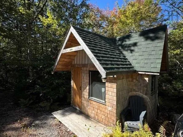 479 Gilberts Ln, Lunenburg, NS B0R 1A0