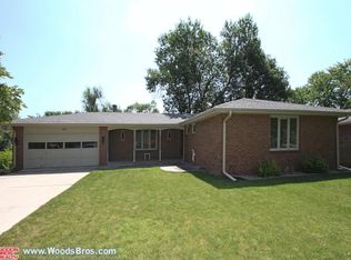 1910 N 77th St, Lincoln, NE 68505