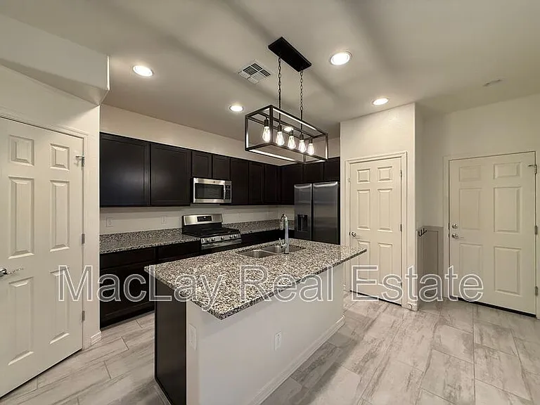 1708 S 83rd Way — Photo 4