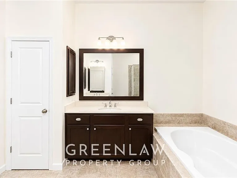 7403 Lowery Oak Dr — Photo 35