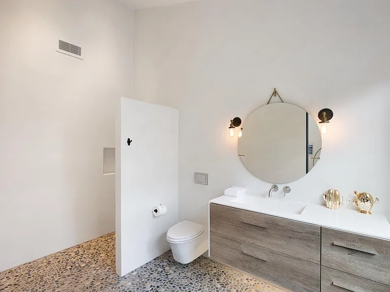Take a glorious nap or take a seat at the desk to catch up on some work.
Let this classic, crisp and clean En-Suite bathroom revitalize you!