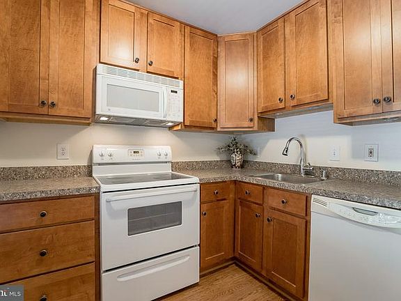2nd image of 9715 Ashbourn Dr