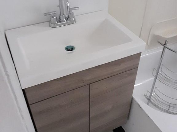 4th image of 1636 W Le Moyne St APT 3