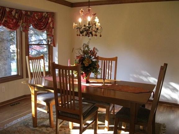 3rd image of 23450 Hillview Ct