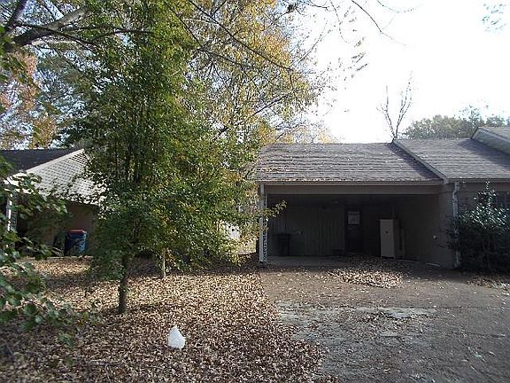 2nd image of 2526 Birchtree Dr