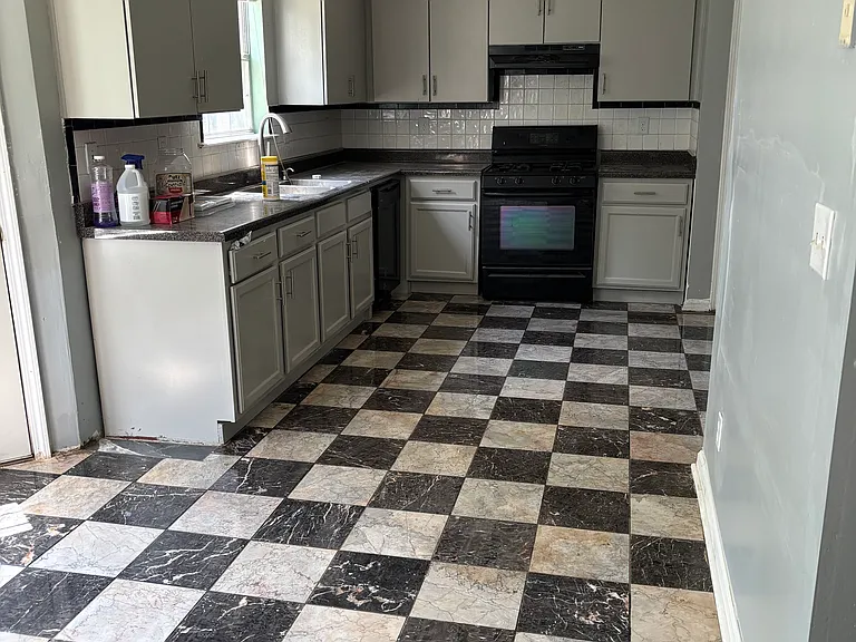 225 Vaness Dr — Photo 4