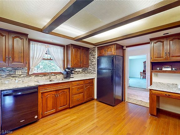 4th image of 131 Highland Park