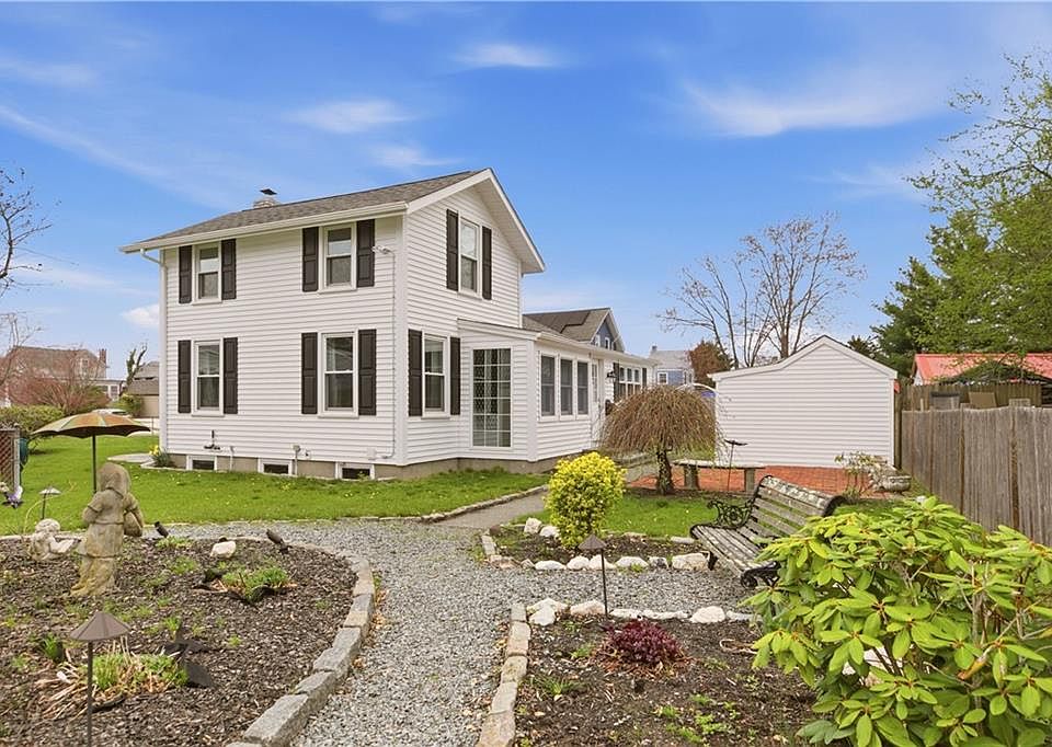 1st image of 9 Leslie Ave