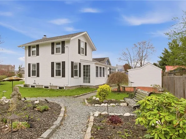 9 Leslie Ave, Barrington, RI 02806