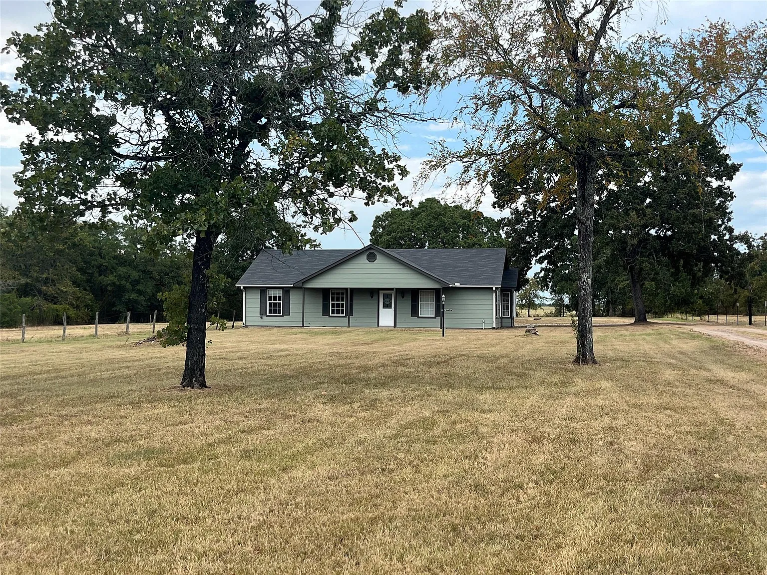3 bed, 2.0 bath, 1366 sqft, $1,850 — Photo 3